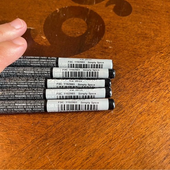 Avon Glimmerstick Lip Liners Simply Spice - Picture 2 of 3